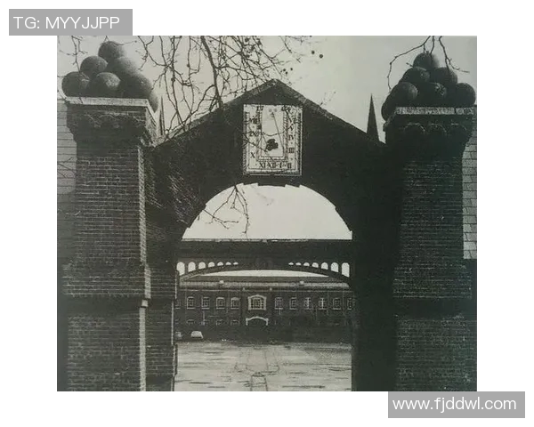 重庆足球队崛起之路:从默默无闻到总决赛的辉煌历程 重庆足球队崛起之路:从默默无闻到总决赛的辉煌历程