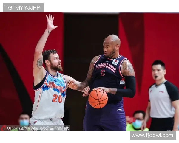 亨克与标准烈日激战正酣谁能在这场对决中笑到最后