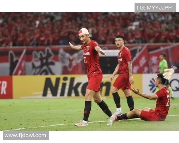 全北现代与上海上港精彩对决集锦回顾赛场瞬间尽显足球魅力与激情 全北现代与上海上港精彩对决集锦回顾赛场瞬间尽显足球魅力与激情