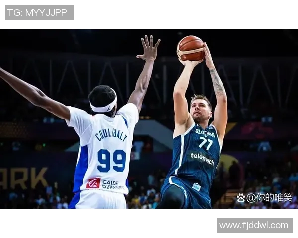 尼日利亚男篮迎战立陶宛球队展现篮球激情与实力对决 尼日利亚男篮迎战立陶宛球队展现篮球激情与实力对决