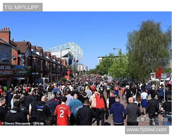 欧冠门票系统崩溃数万球迷排队12小时苦等抢票机会