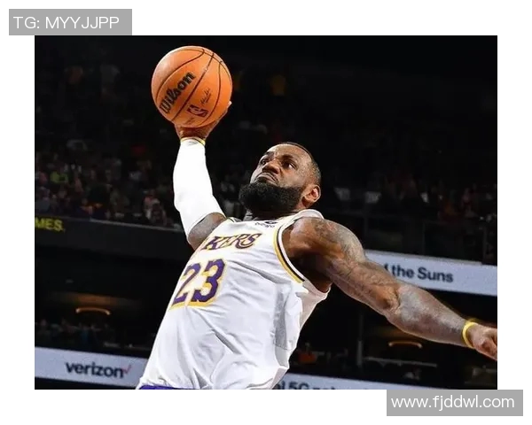 詹姆斯:篮球传奇背后的奋斗与荣耀之路探索 詹姆斯:篮球传奇背后的奋斗与荣耀之路探索