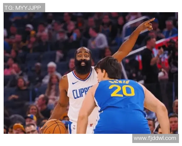 勇士与快船激战正酣比分胶着精彩瞬间回顾与分析